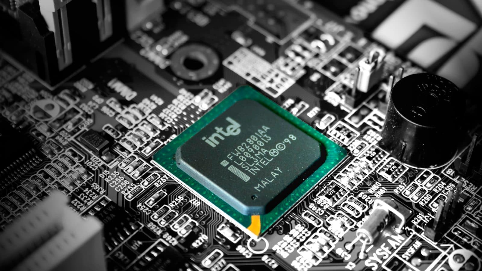 Intel procesor na matičnoj ploči, krupni plan