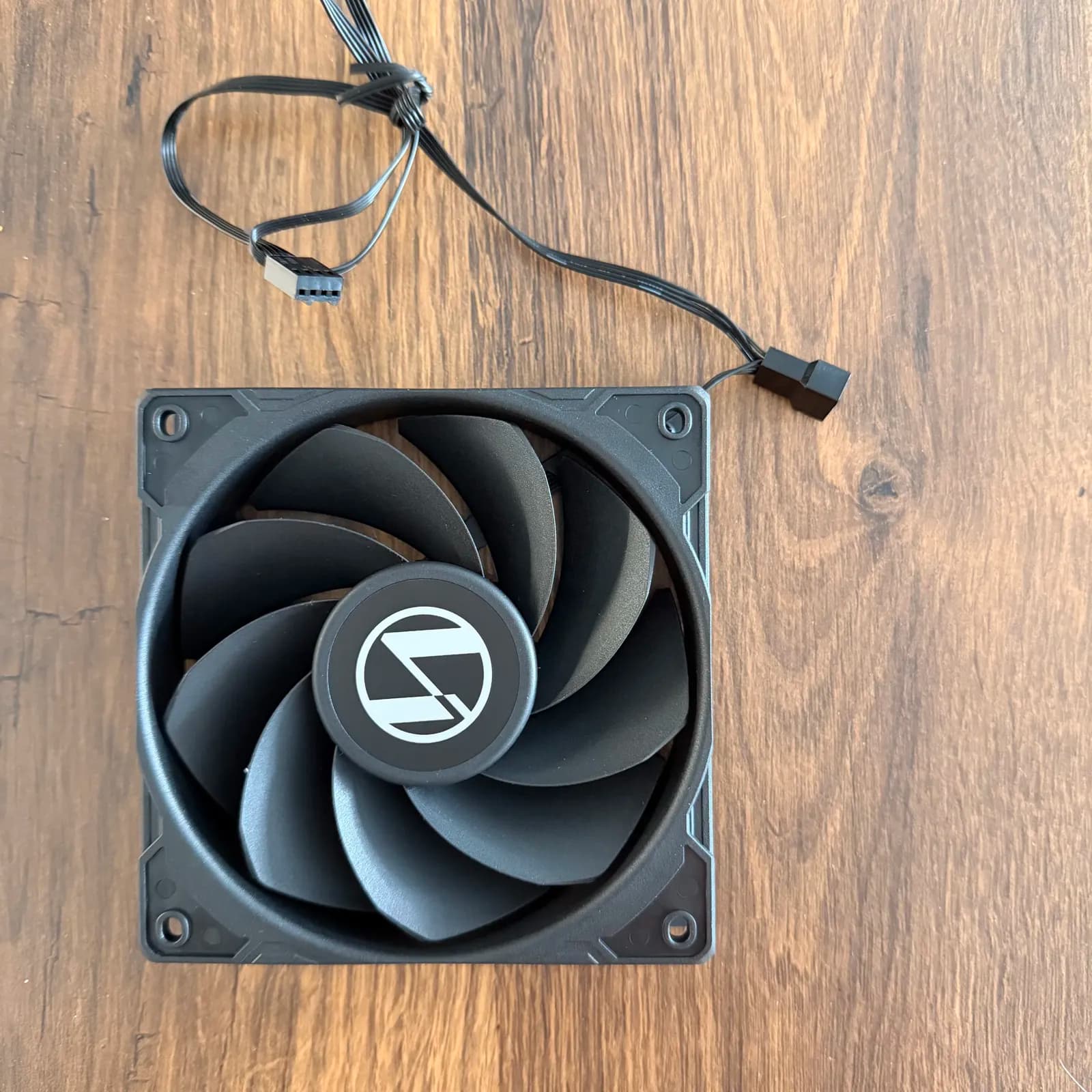 Lian Li reverse ventilatori za kućište 120 mm, 5 komada – Novo